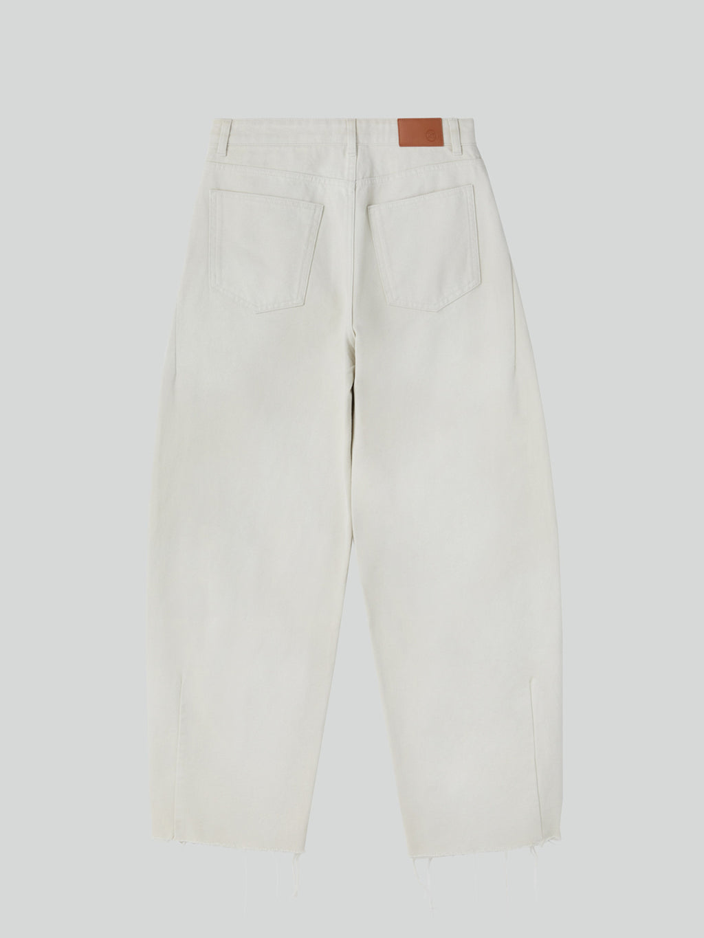 Painted Detail Curved Denim Pants (Ecru)