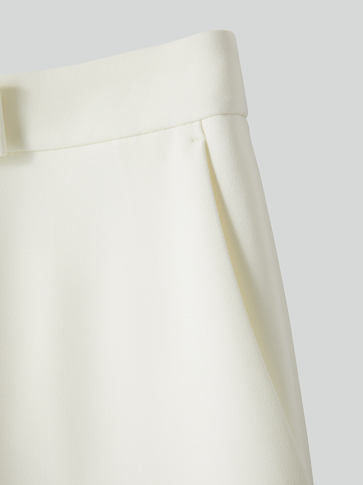 Curved Legs Crepe Pants (Off White)