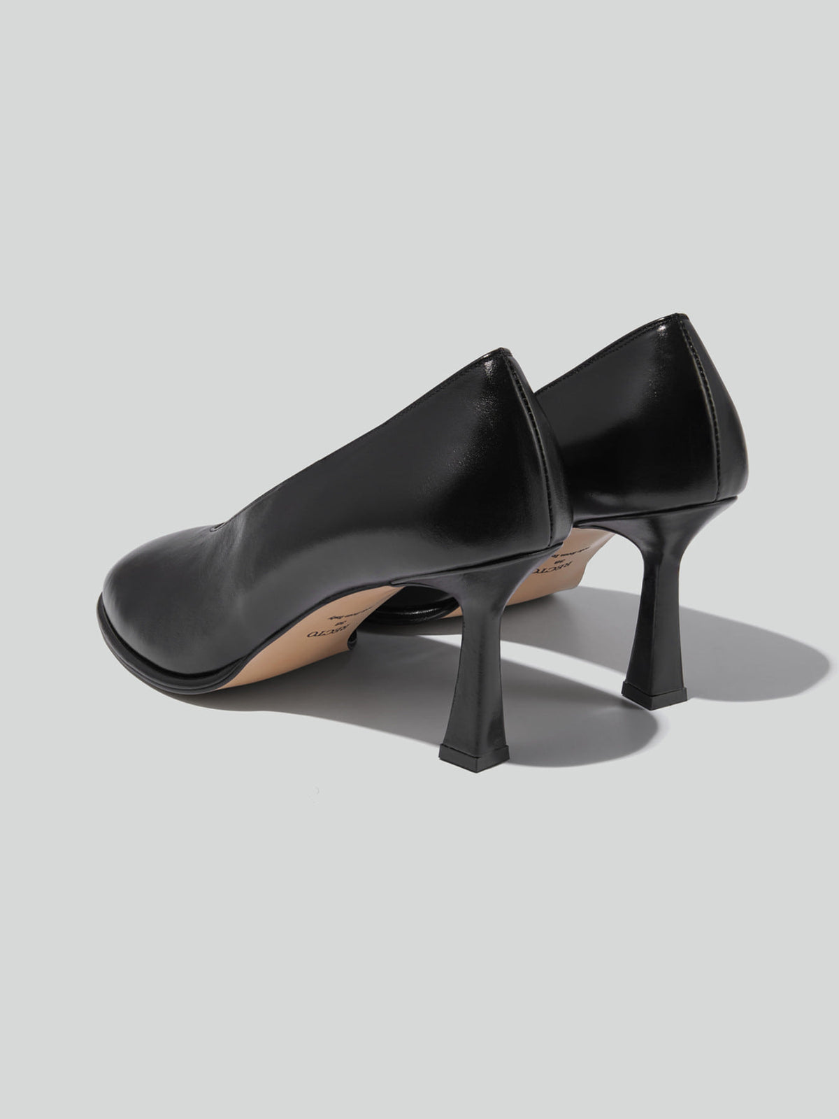 Poppy Rounded Toe Pumps (Black)