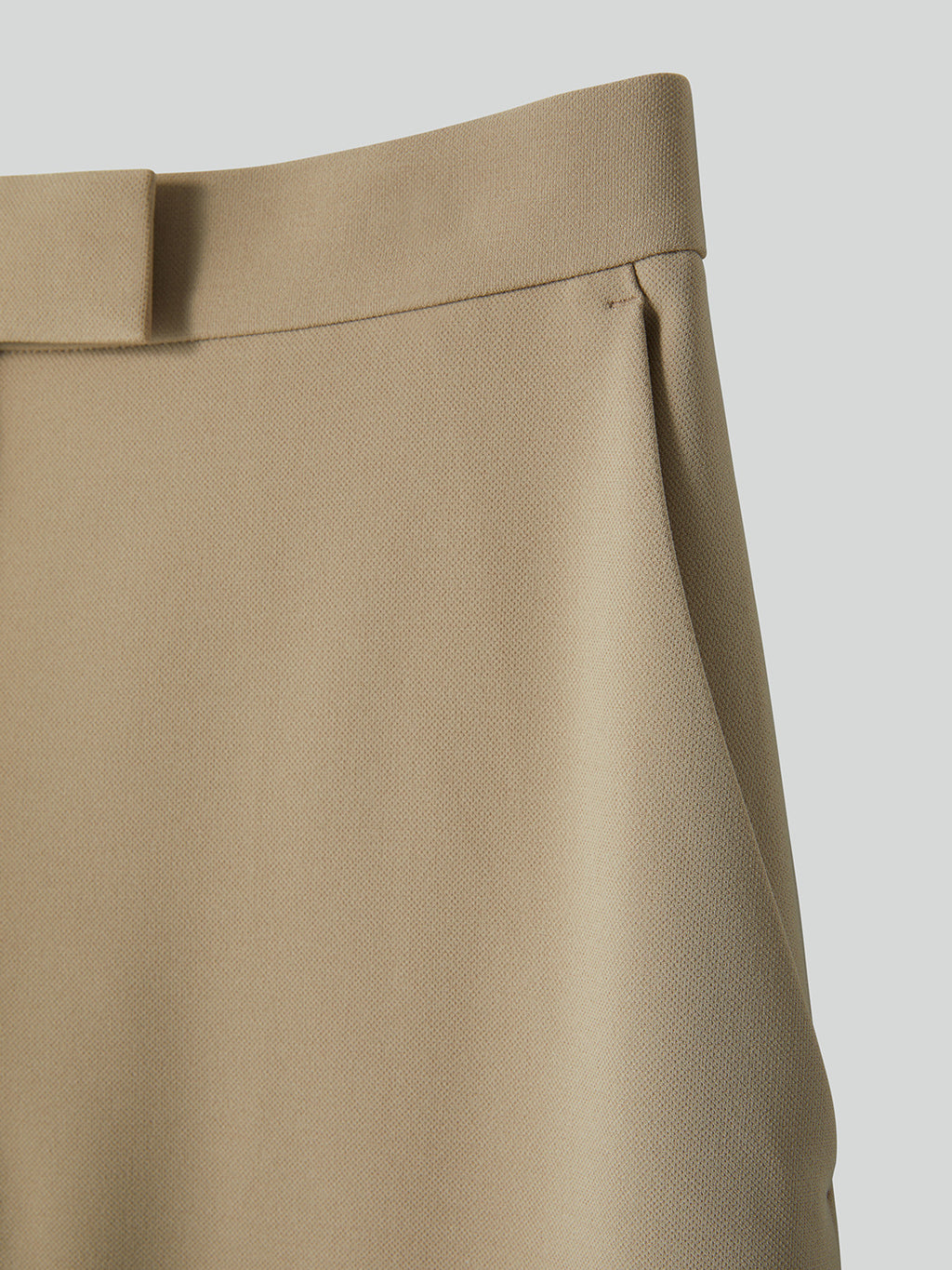 Curved Legs Crepe Pants (Khaki Beige)