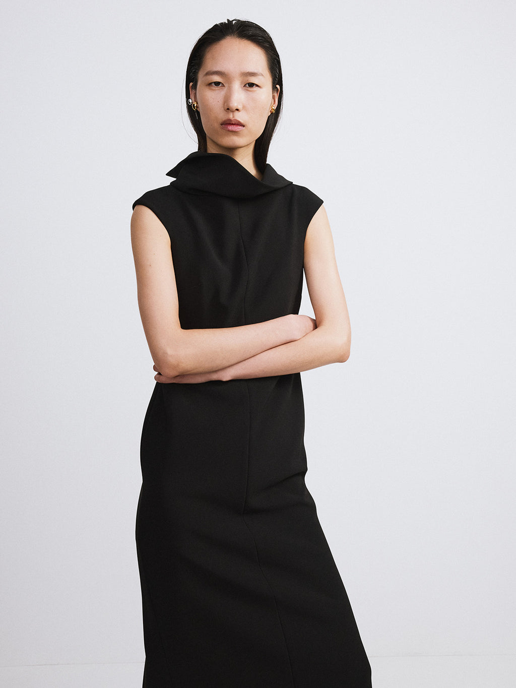 Open Back High Neck Dress (Black)