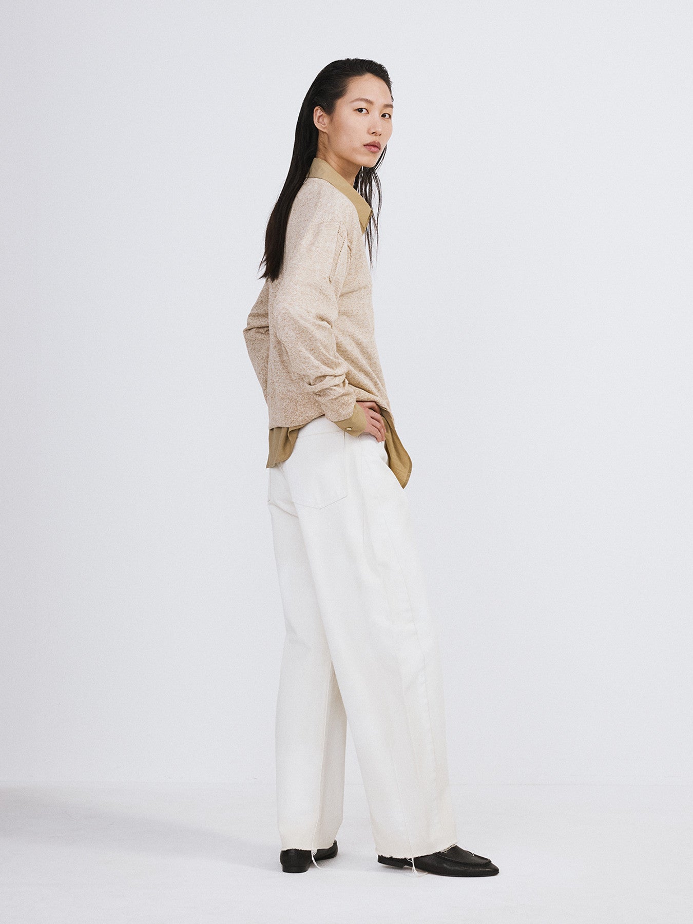 Painted Detail Curved Denim Pants (Ecru)