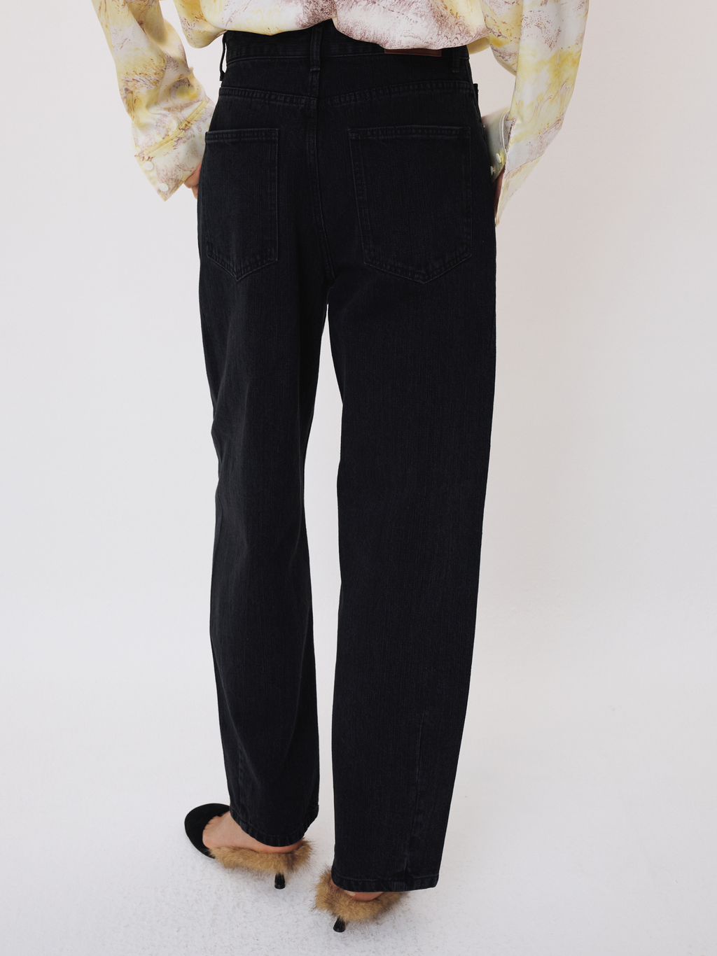 90’s High-Rise Curved Leg Jeans (Black)