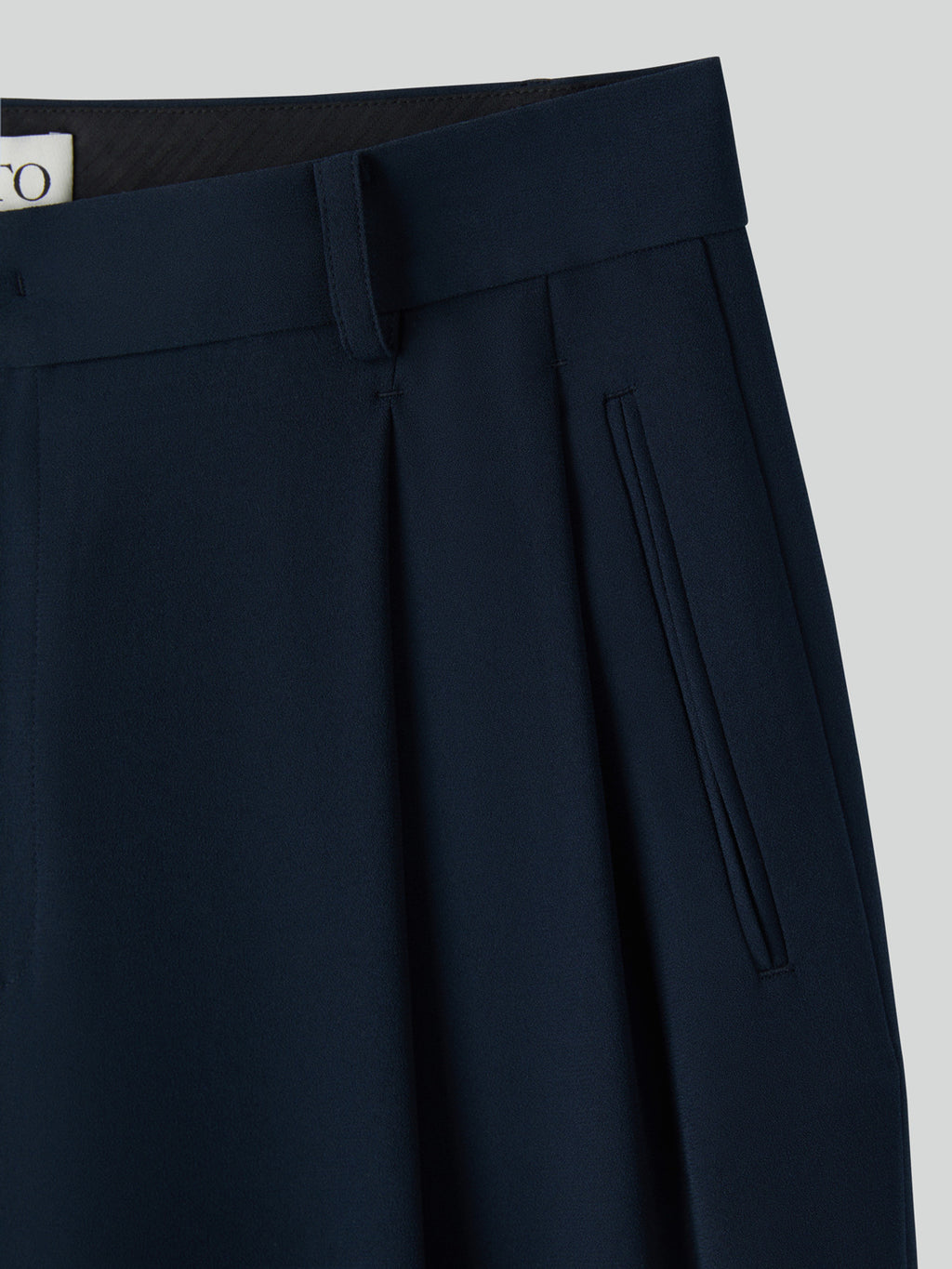 Fluid Tuck Detail Suit Pants (Dark Navy)