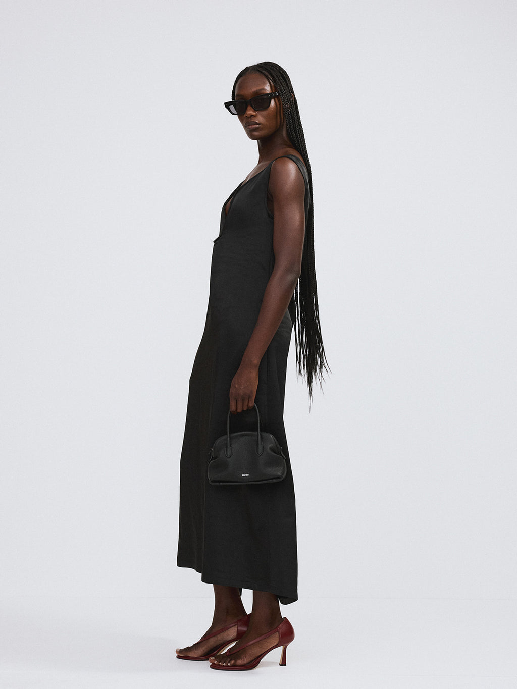 Curved Wire Neck Dress (Black)