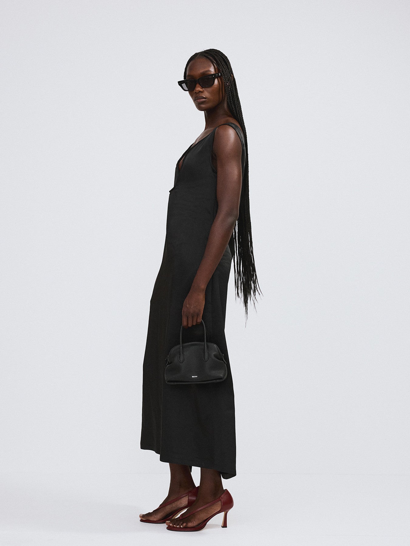 Curved Wire Neck Dress (Black)