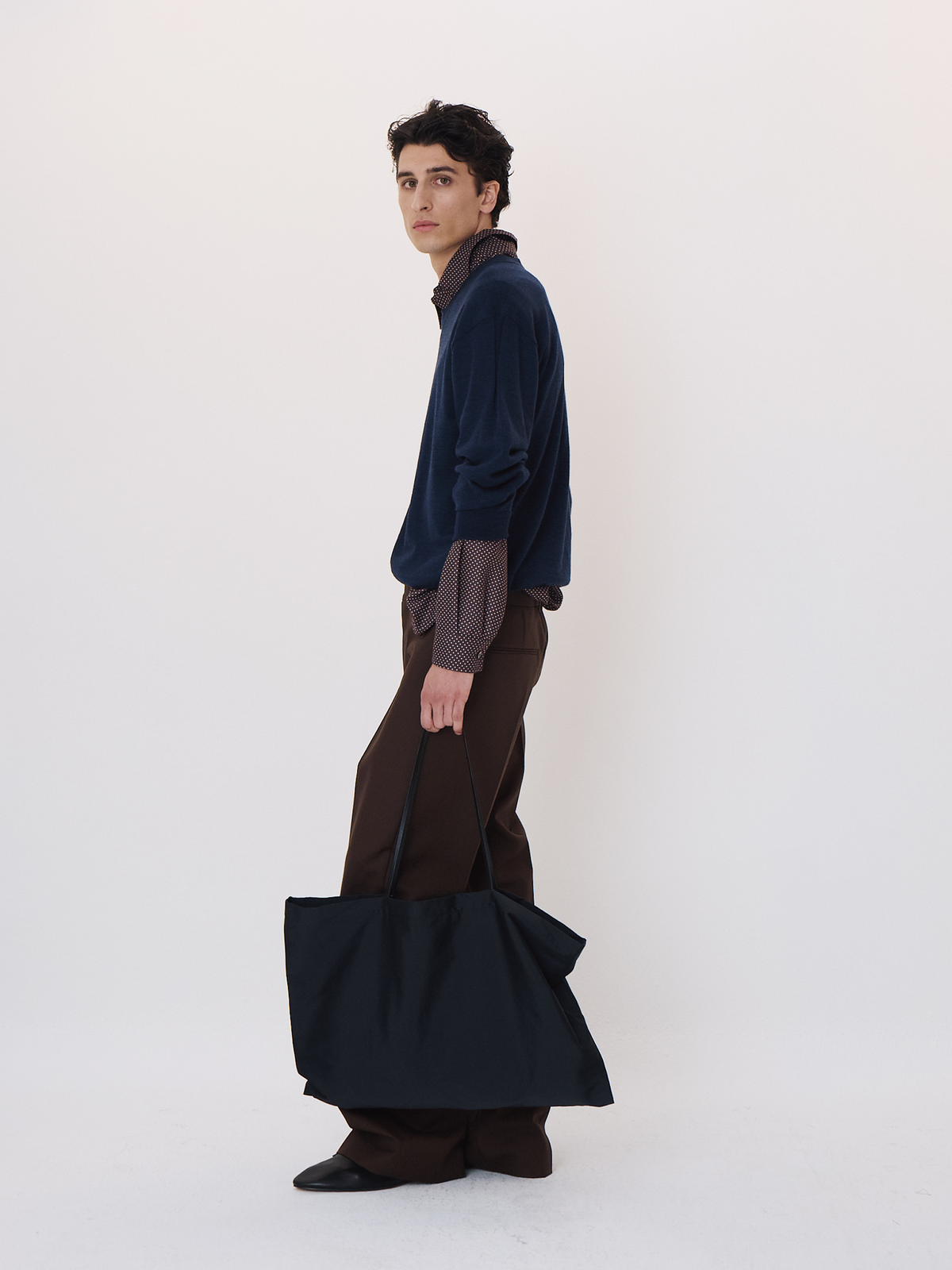 Wool V-Neck Knit Top (Indigo Navy)