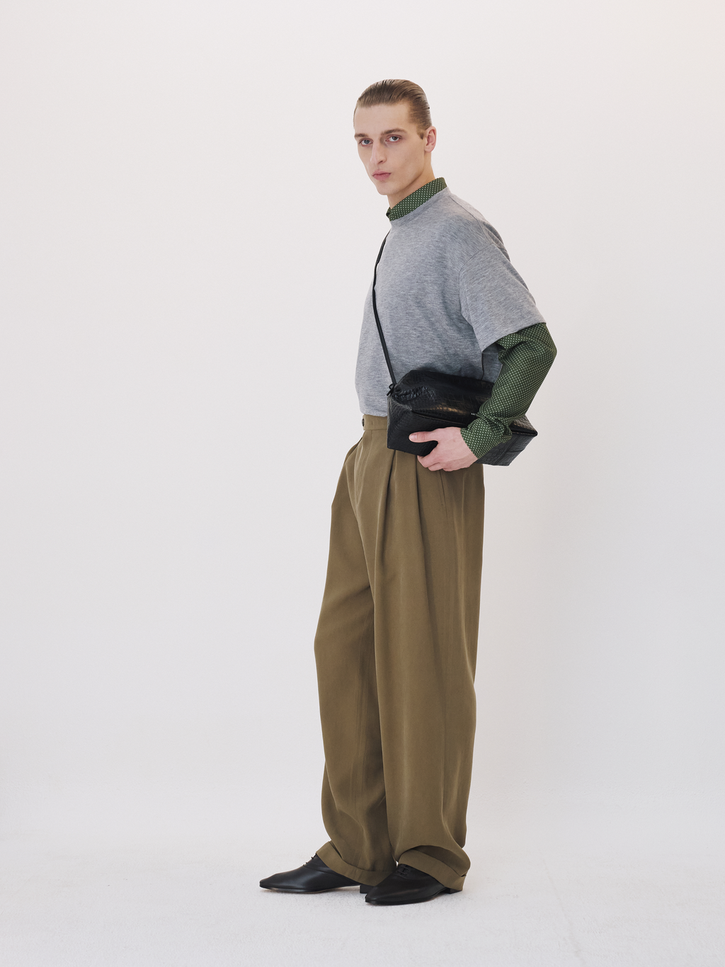 Tuck Detail Turn-Up Pants (Dark Olive)