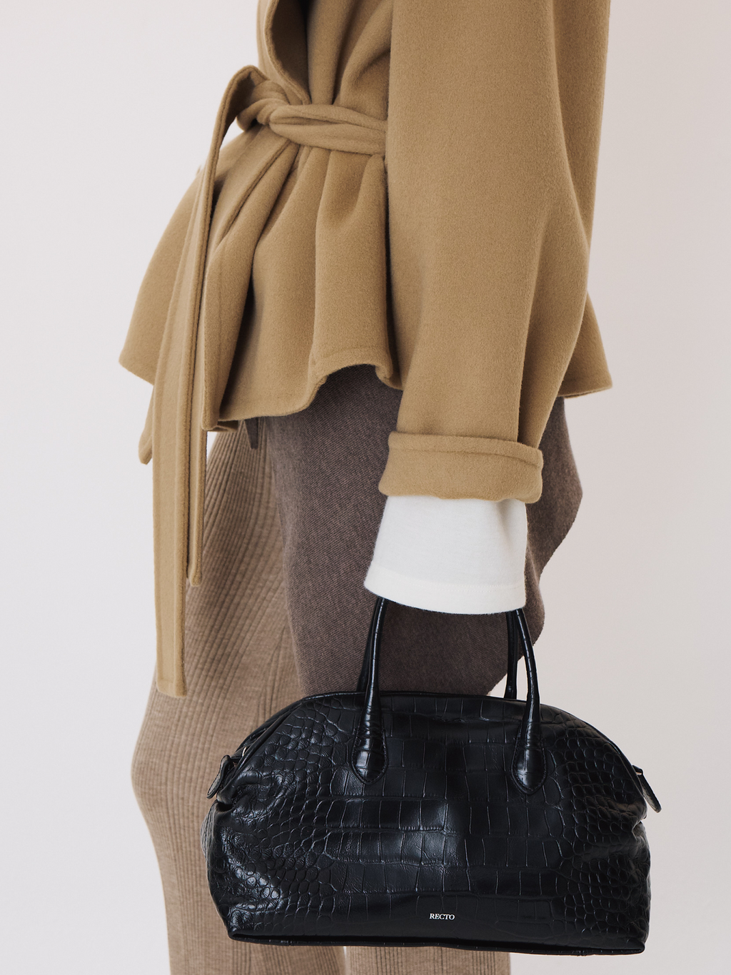 Croc-Effect Singular Tote Medium (Croc Black)