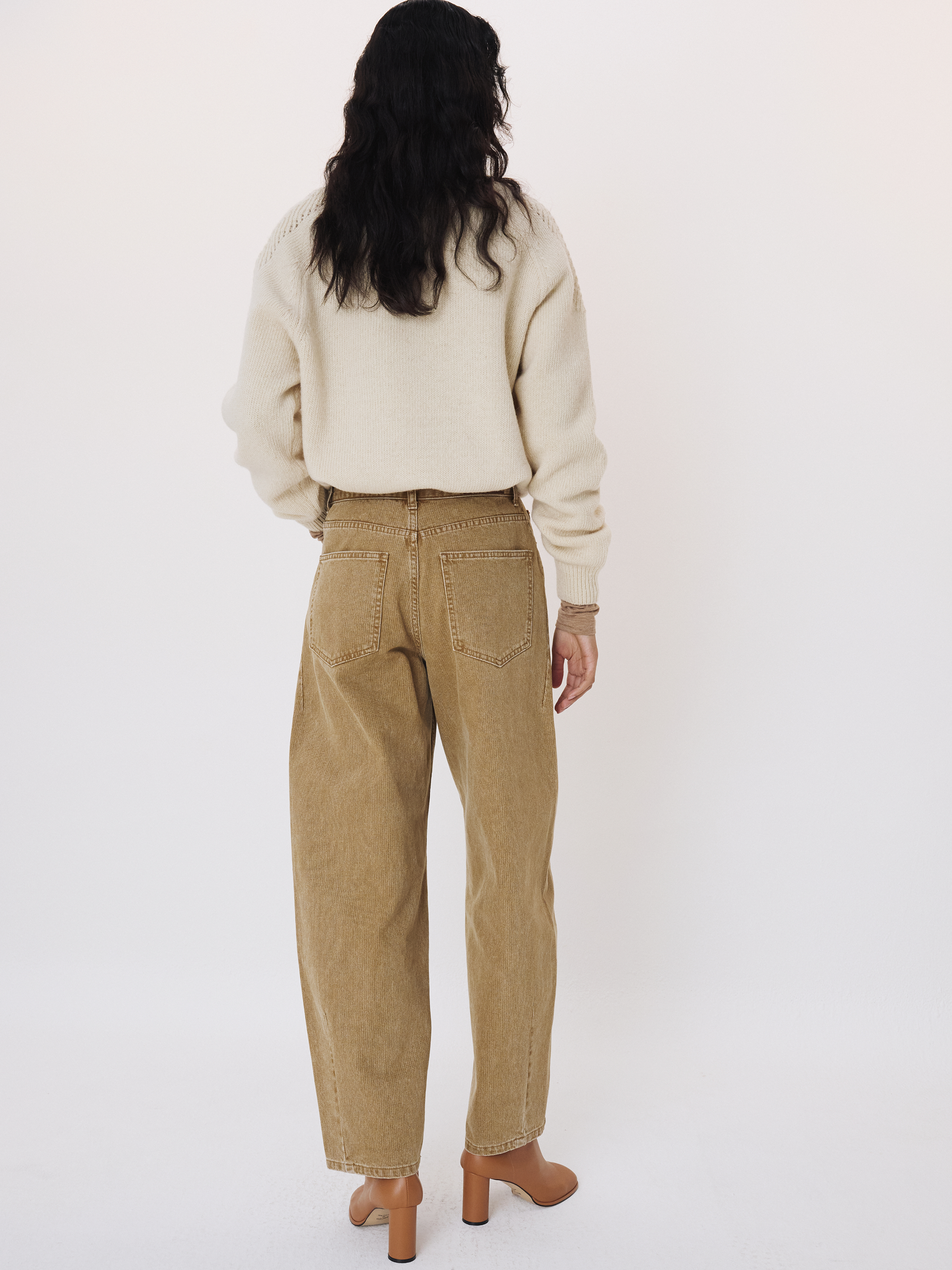 90’s High-Rise Curved Leg Jeans (Beige)