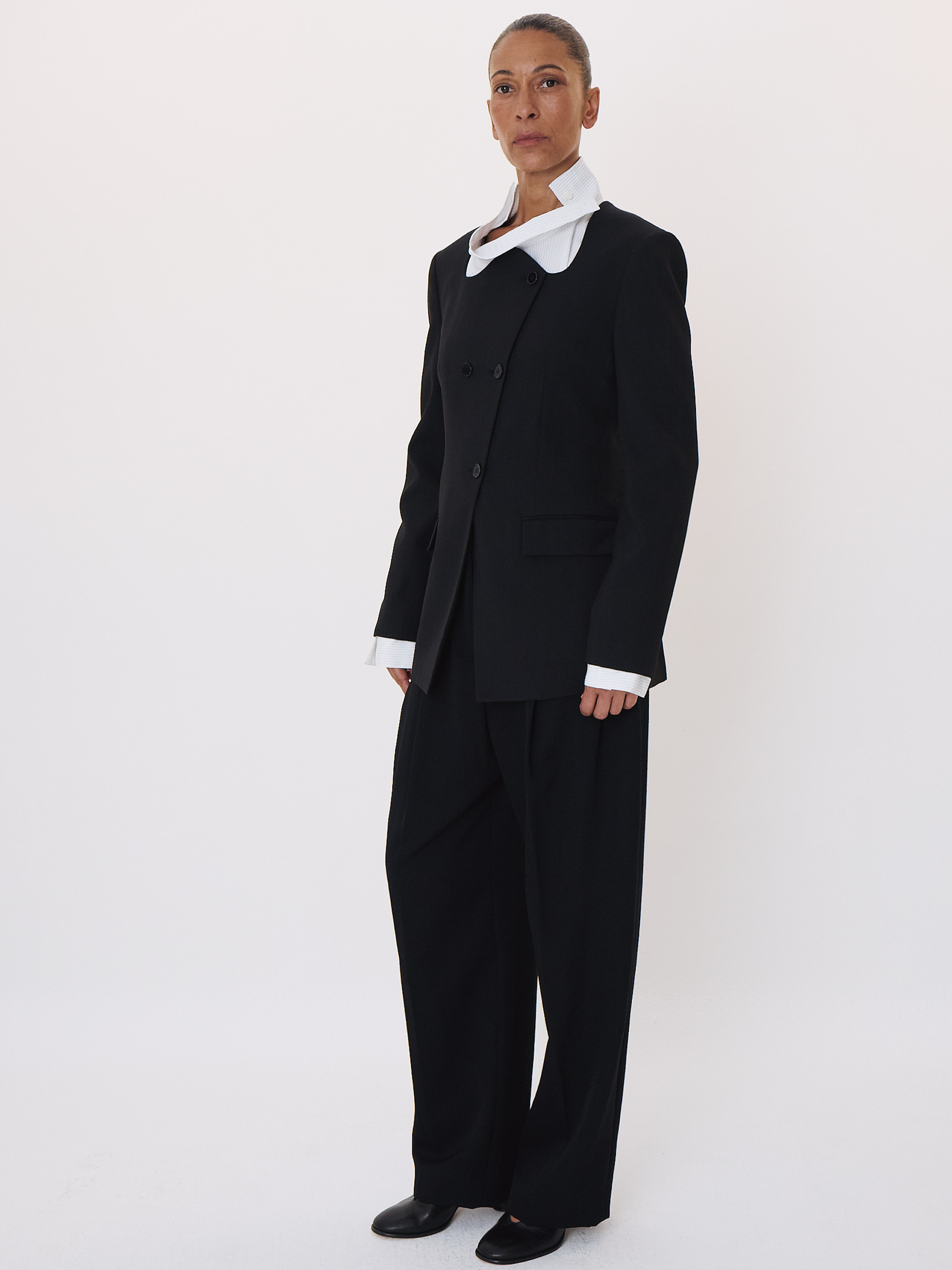 Curved Neck Fluid Long Jacket (Black)