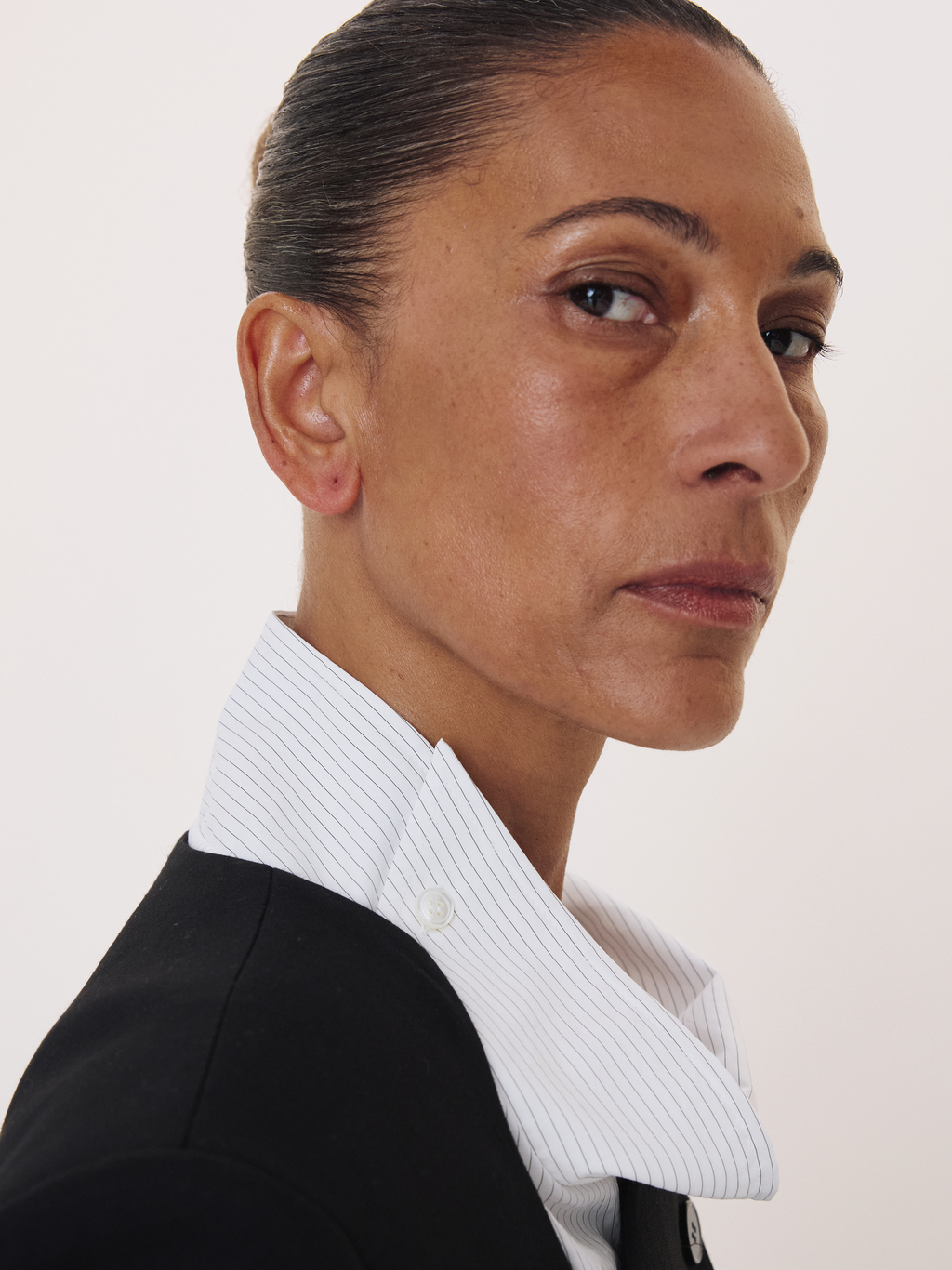Curved Neck Fluid Long Jacket (Black)