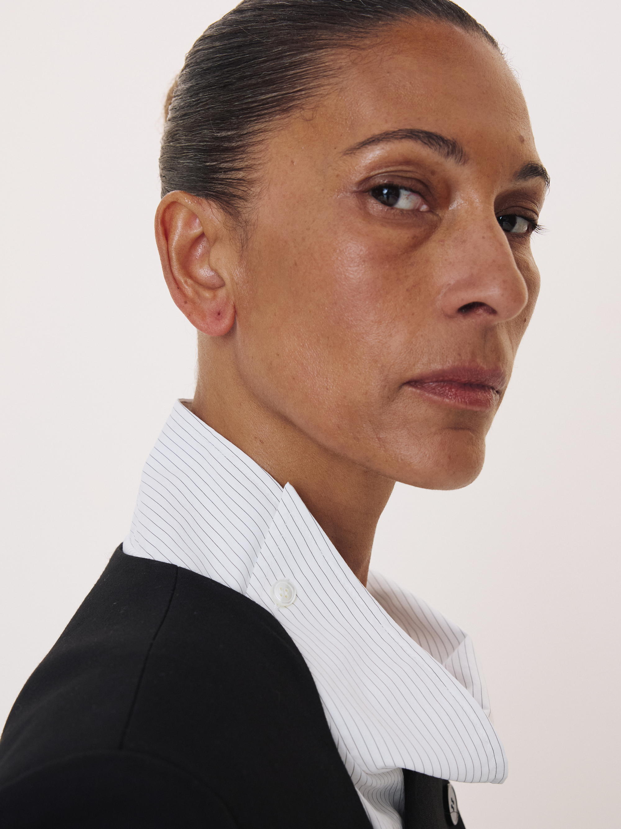 Curved Neck Fluid Long Jacket (Black)