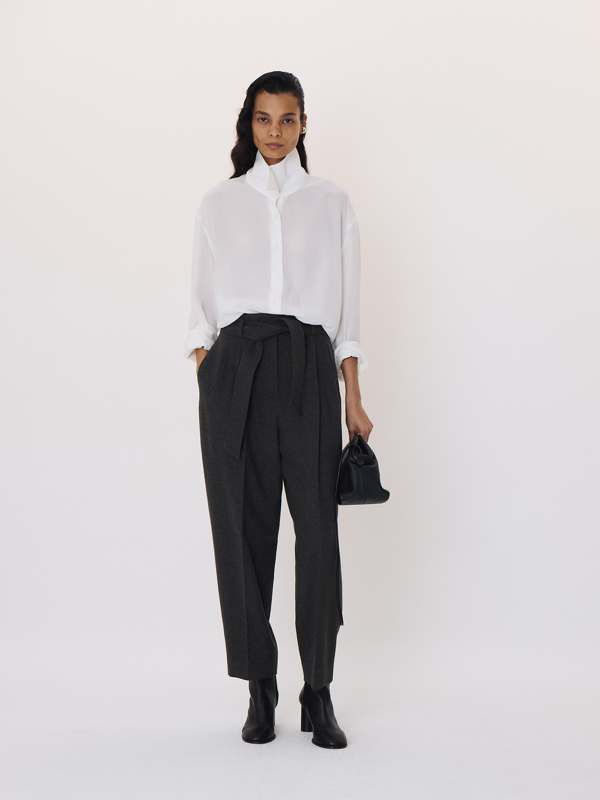 Point Collar Fluid Shirt (Ivory)