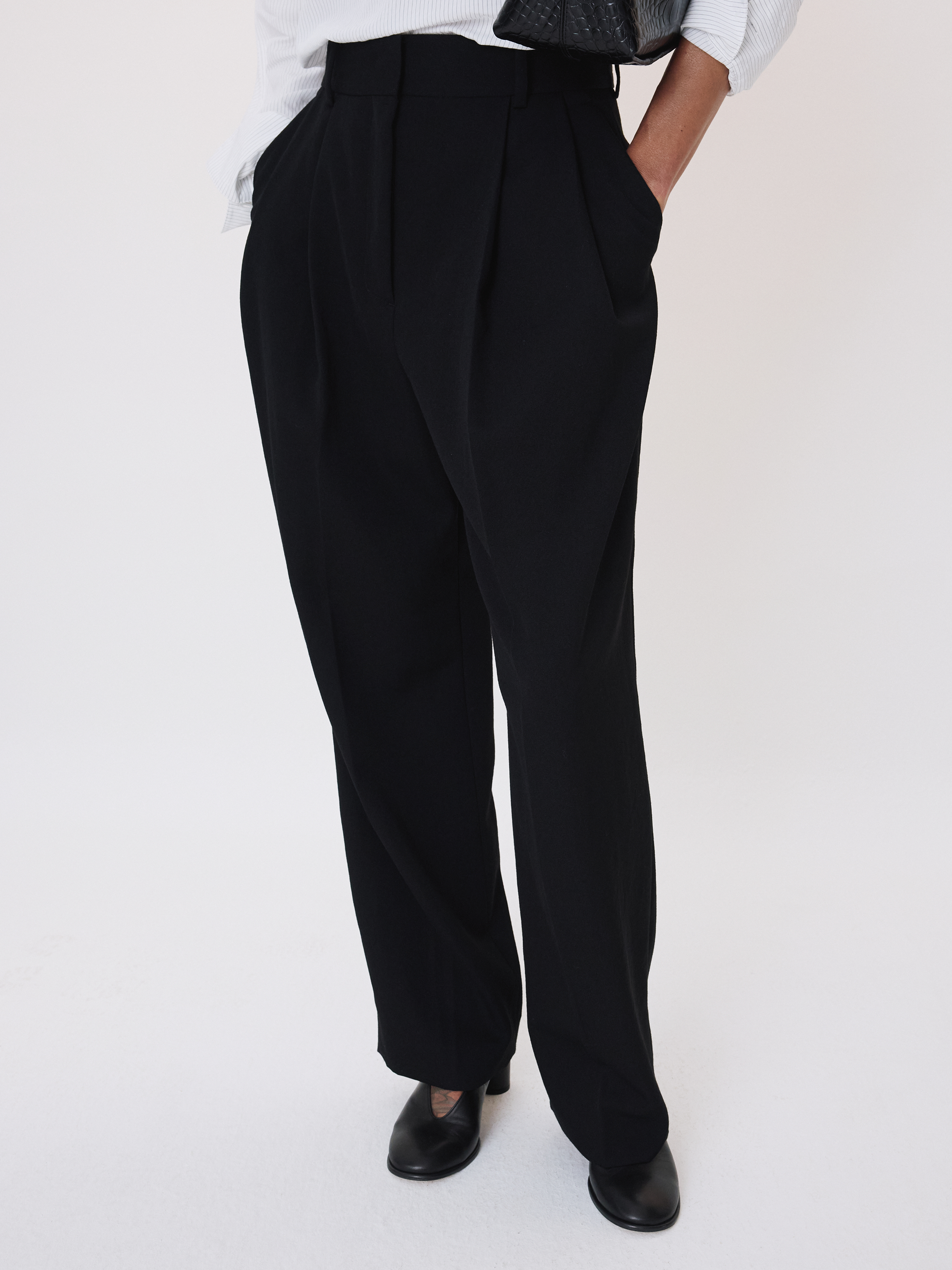 Tuck Detail Suit Pants (Black)