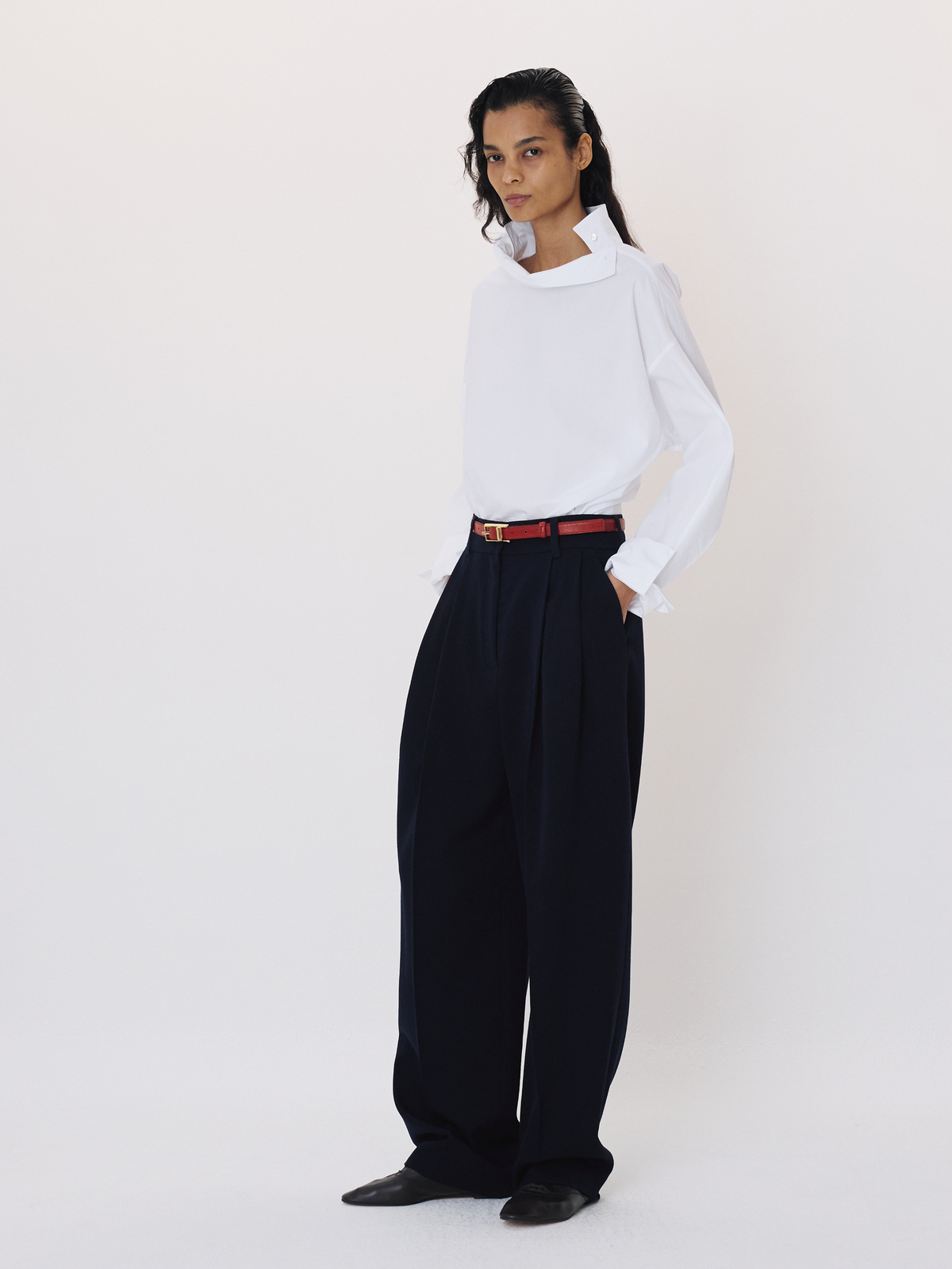 Tuck Detail Suit Pants (Dark Navy)