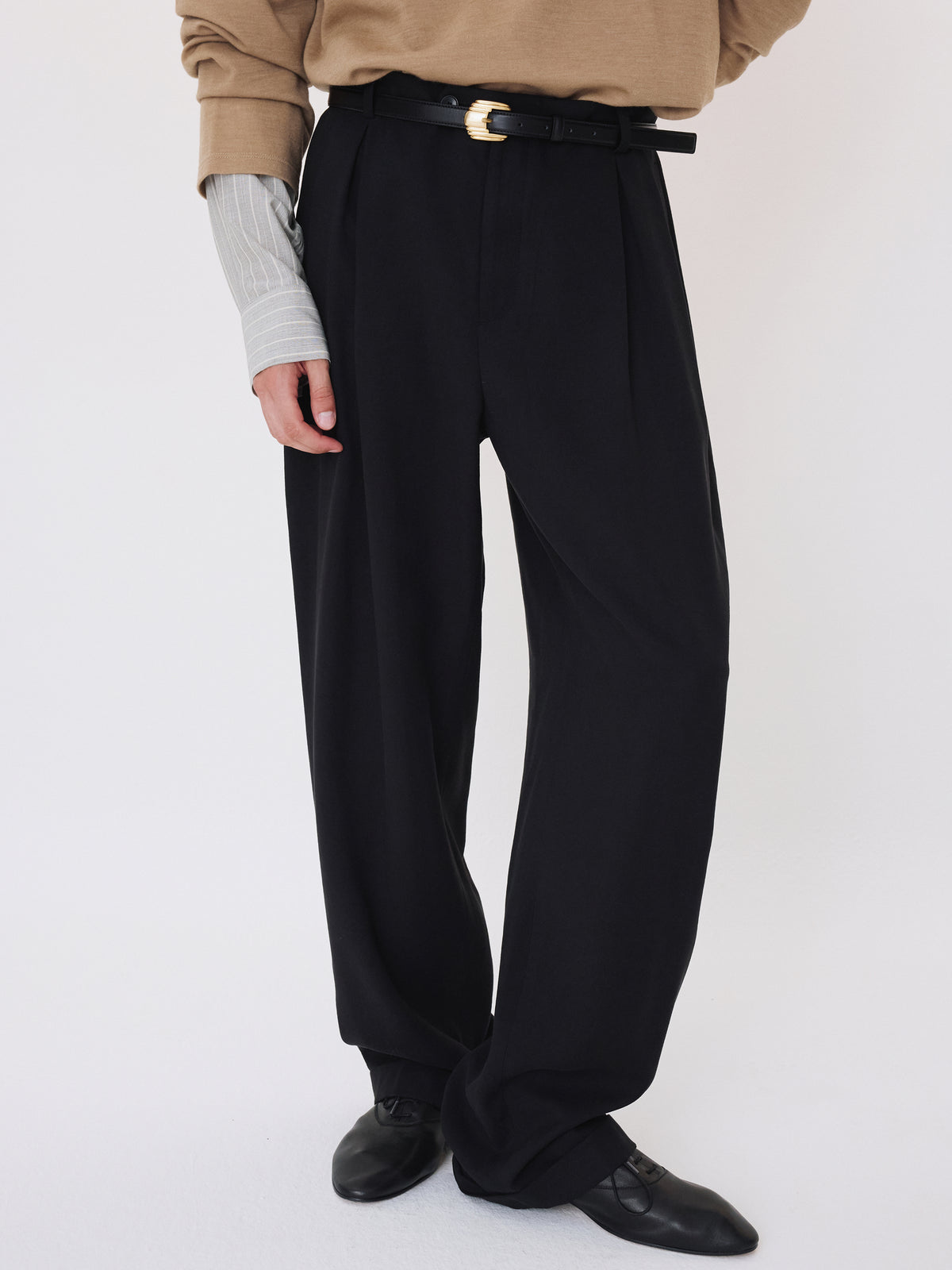 Tuck Detail Turn-Up Pants (Black)