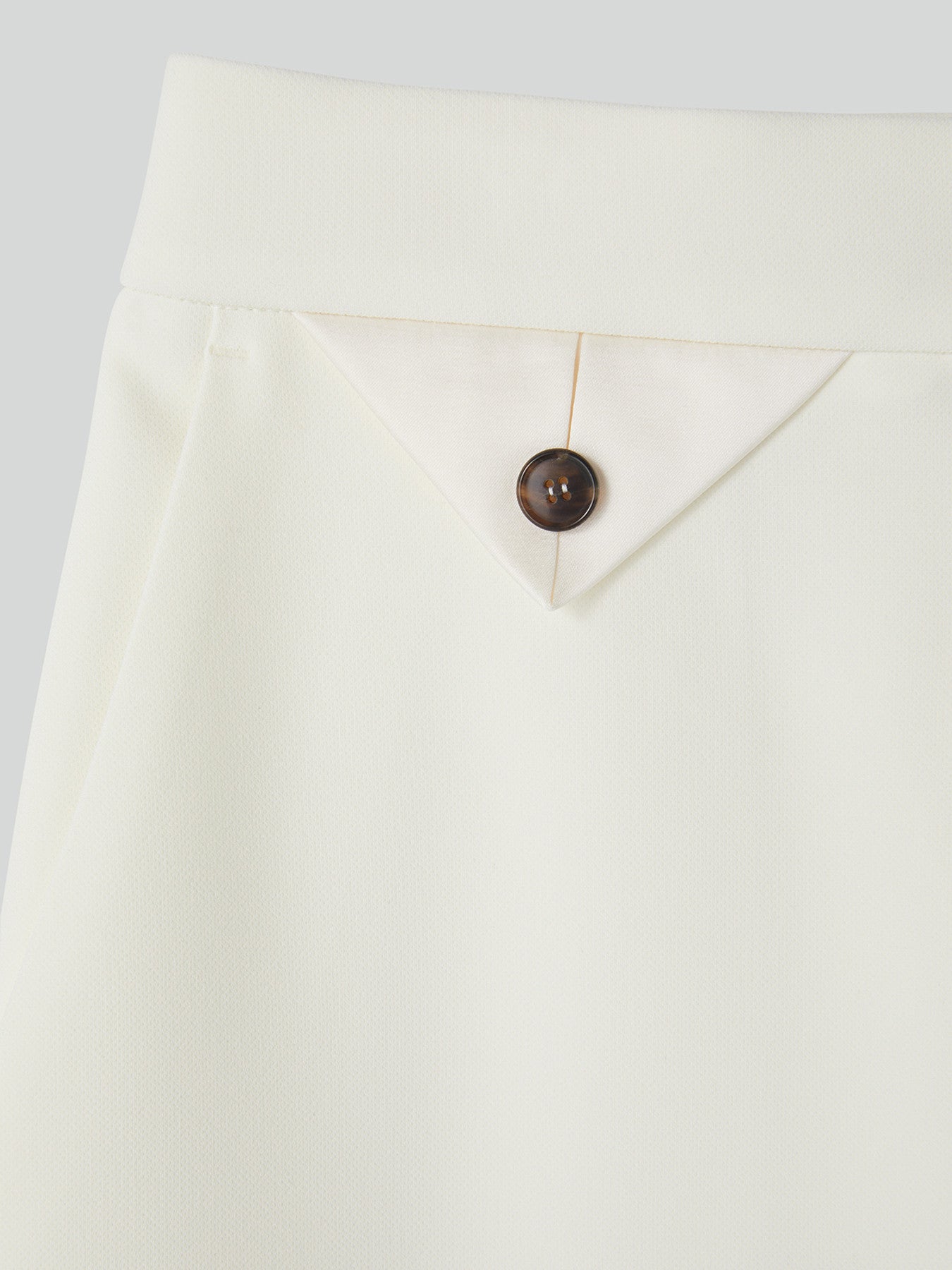 Curved Legs Crepe Pants (Off White)