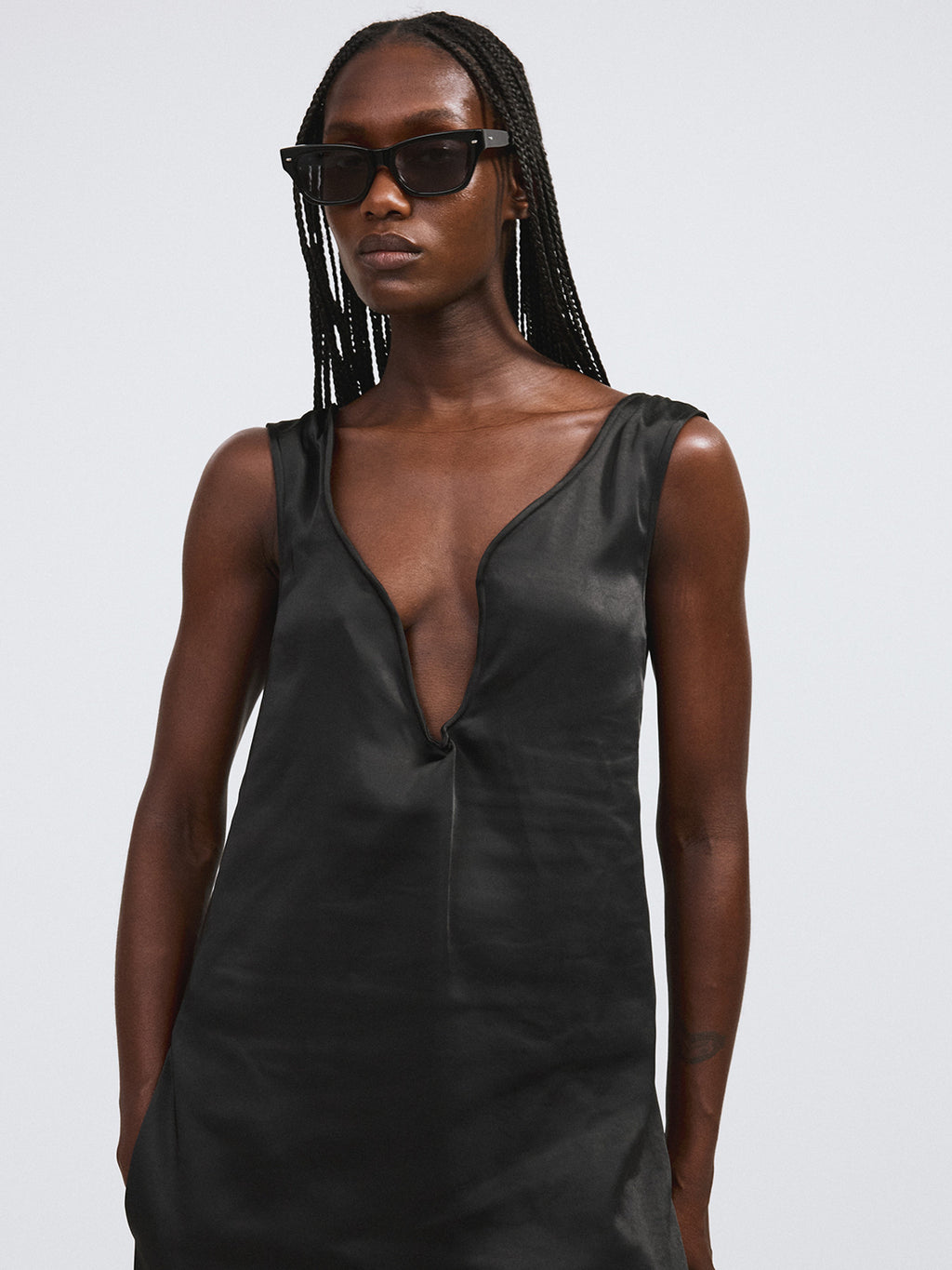 Curved Wire Neck Dress (Black)