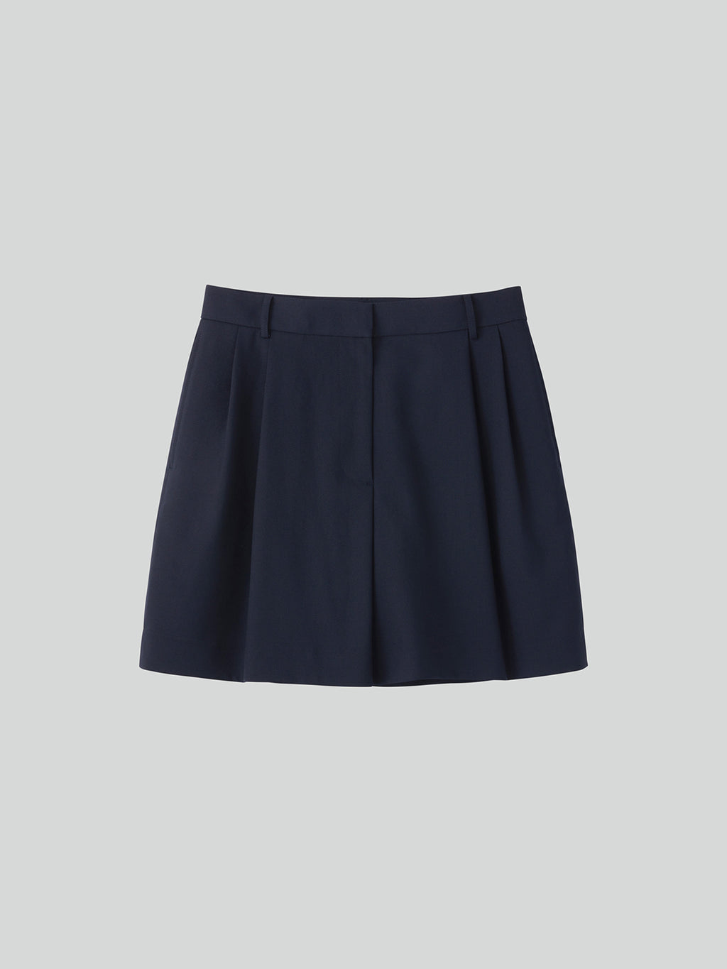 Double Pleated Shorts Women (Dark Navy)